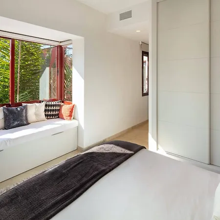 Apartment Beachside Penthouse With Sea And Mountain View
