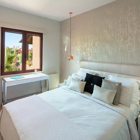 Apartment Beachside Penthouse With Sea And Mountain View *