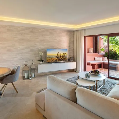 Beachside Penthouse With Sea And Mountain View Marbella