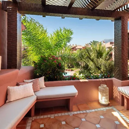 Apartment Beachside Penthouse With Sea And Mountain View *